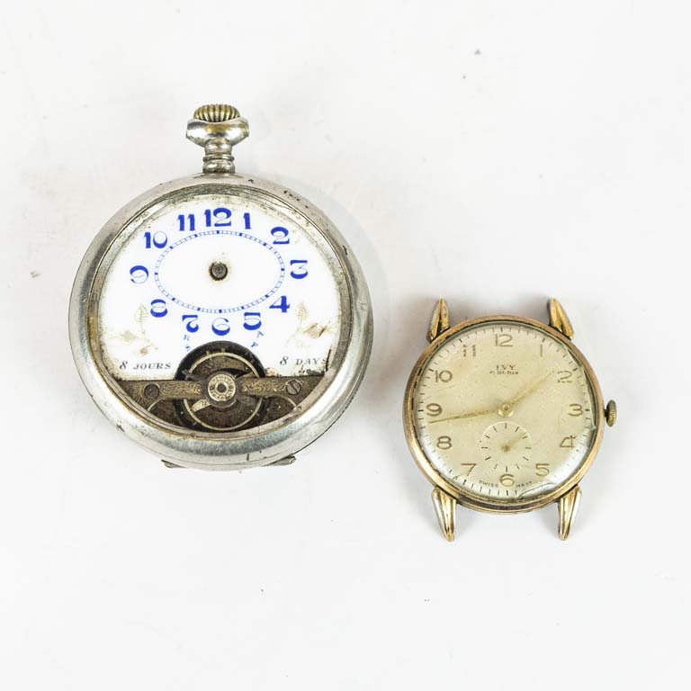 Lote siguiente: 2 Relojes (con detalles, no se probó se vende a la vista)