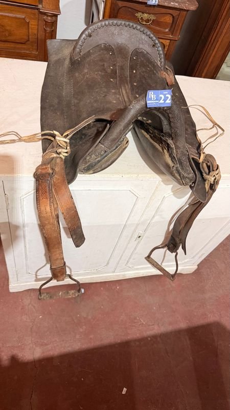 Silla de montar con estribares - imagen 1