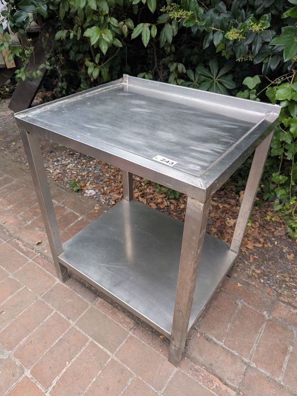 Lote siguiente: Mesa gastronómica en acero inoxidable
