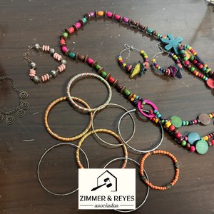 Lote siguiente: Lote de Collares y Pulseras de Madera y Metal