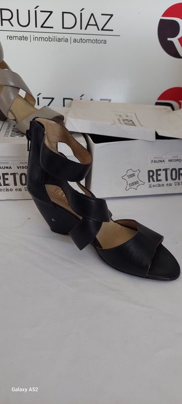 Zapatos de tacón alto y calzado en buen estado - imagen 3