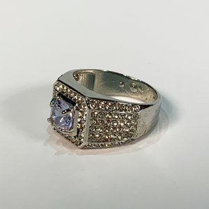 Anillo de Fantasía Plateado con Piedras y Engarce Central - imagen 3