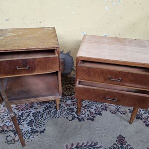 Par de Mesas de Noche Retro Enchapadas en Madera con Cajones y Puerta - imagen 3