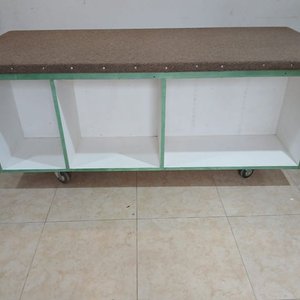 Mesa de Trabajo Rodante con 6 Cajones y Espacios de Almacenamiento - imagen 3