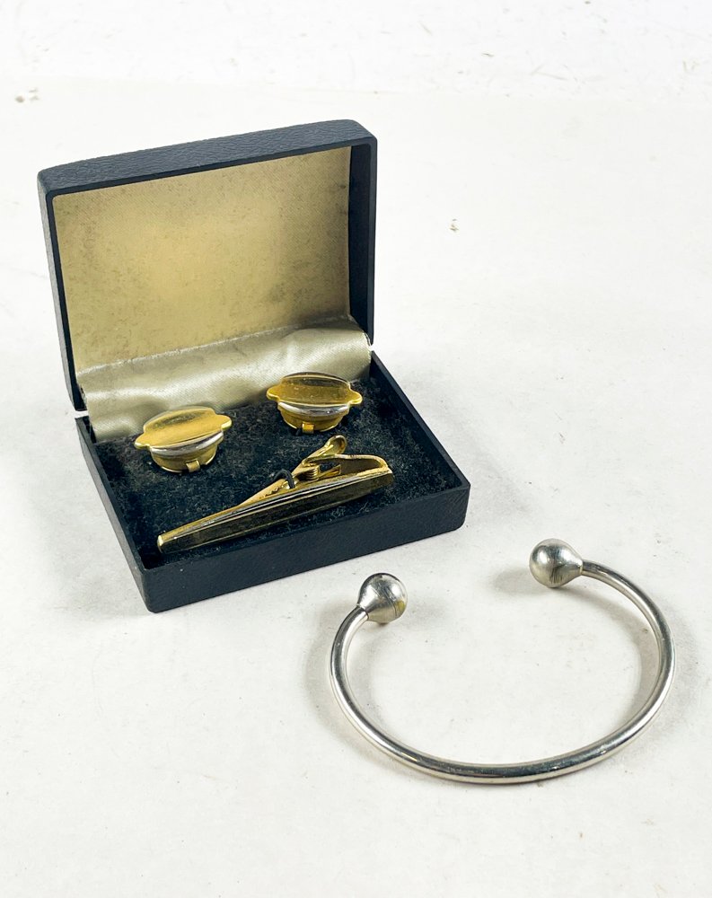 Conjunto de Joyería para Hombre: Pulsera, Gemelos y Traba Corbata Dorados