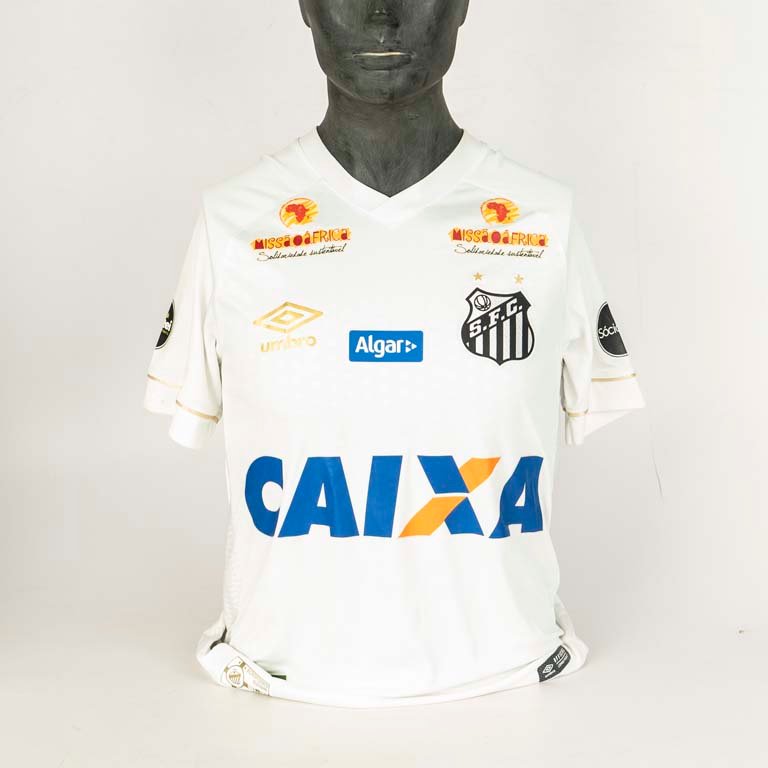 Lote siguiente: Camiseta de Santos de utilería marca UMBRO N°5 de Alison