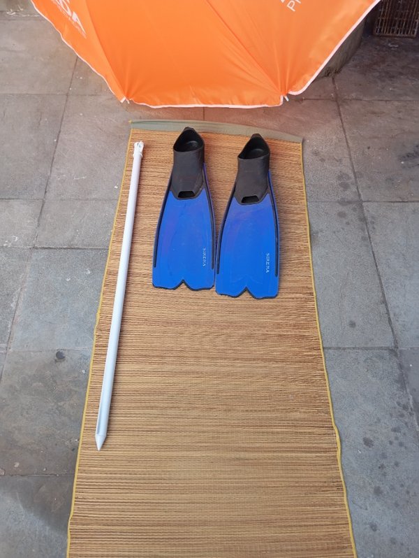 Sombrilla naranja y accesorios - imagen 4