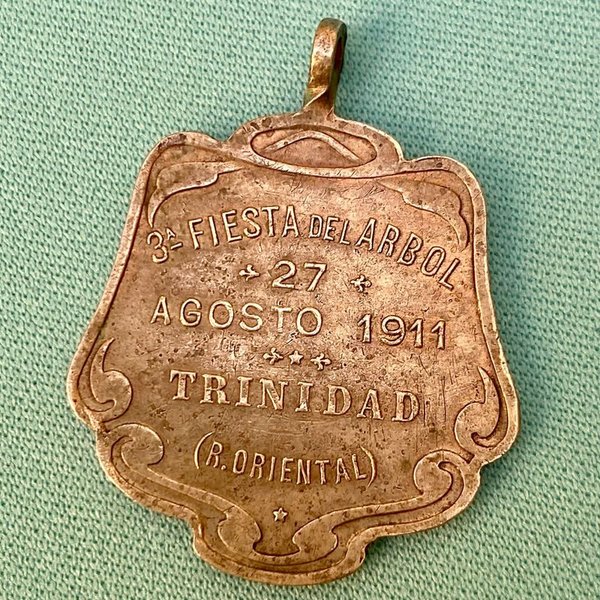 Medalla conmemorativa de la 3ª Fiesta del Árbol en Trinidad, Uruguay - imagen 2