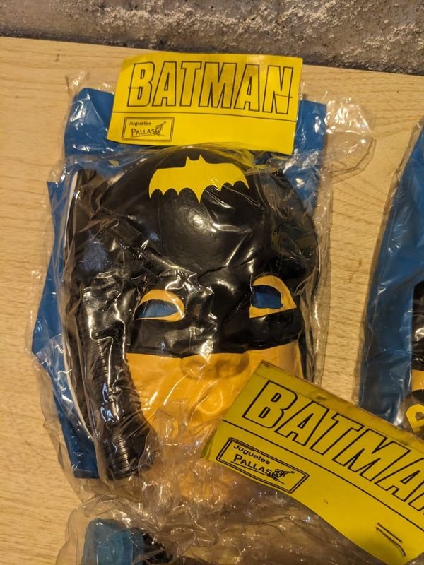 Máscaras de Batman con capa amarilla - imagen 2