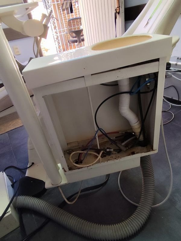 Silla de masaje relajante con piezas ajustables y contenedor de bebida - imagen 12
