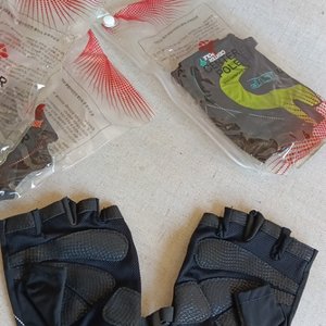 7 Pares de Guantes Deportivos Cortos Antideslizantes GTP Center Pole Nuevos - imagen 3