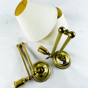 Par de apliques articulados en metal dorado de 43 cm con pantalla - imagen 2