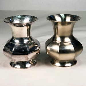 Lote anterior: Par de Centros de Mesa Metálicos Globulares con Base Prensada - 14 cm