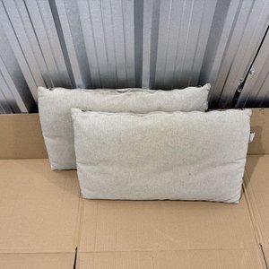 Par de Almohadones Rectangulares Mannes Tono Claro 62x38cm - imagen 1