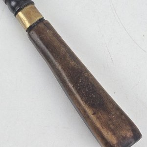 Antiguo Cuchillo de Caza con Hoja Al Filo y Mango de Madera - imagen 7