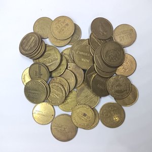 Lote siguiente: 47 Fichas de Casino y Máquinas Expendedoras