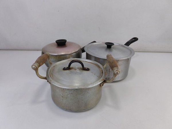 Pots with Lids and Kitchen Utensils - imagen 1