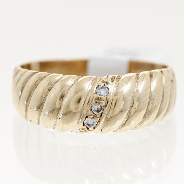 Lote anterior: Anillo de oro con tres circonias