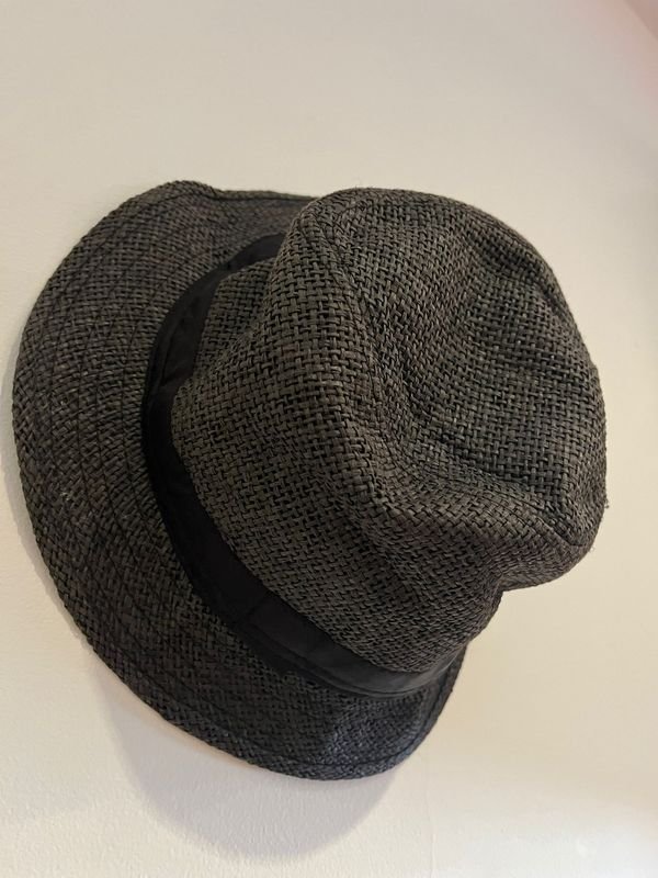 Sombrero negro de fibras nuevo - imagen 1