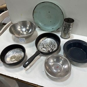 Set de Cocina: Bols de Acero Inoxidable, Sartenes, Platos Enlozados y Rayador - imagen 2