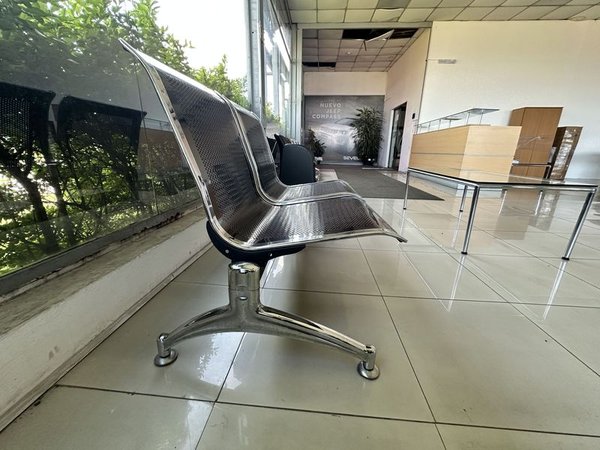 Silla de Tandem de Dos Asientos con Diseño Metálico - imagen 3