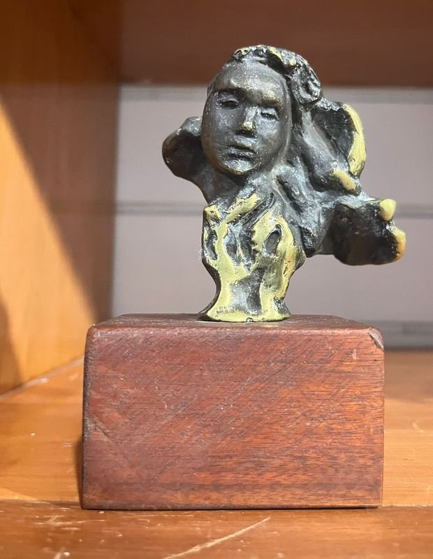 Escultura en Bronce "Rostro de Mujer" Firmada por Martha Escondeur (2003)