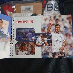 Box Set Conmemorativo "Una Vuelta Inolvidable" Luis Suárez - Club Nacional de Football (2022) Umbro XL - imagen 5