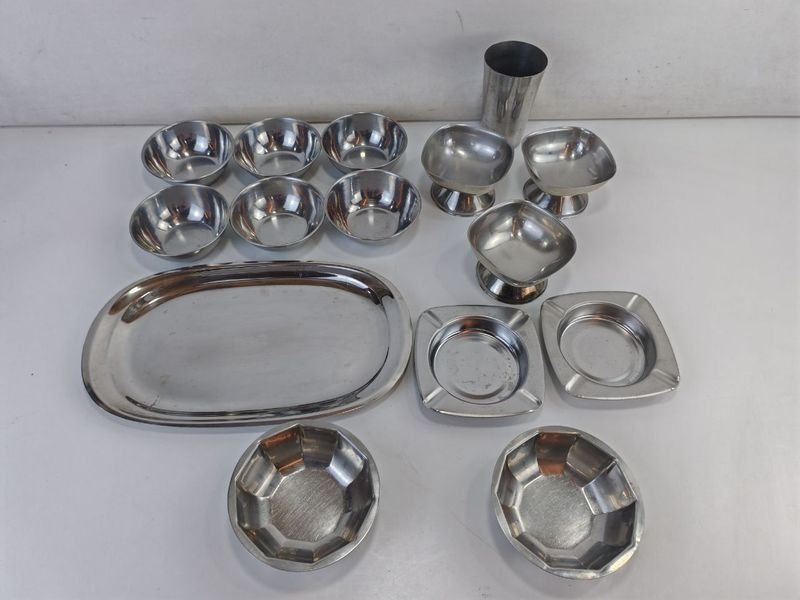15 Piezas de Bandejas, Tazas y Ceniceros en Metal Plateado - imagen 3