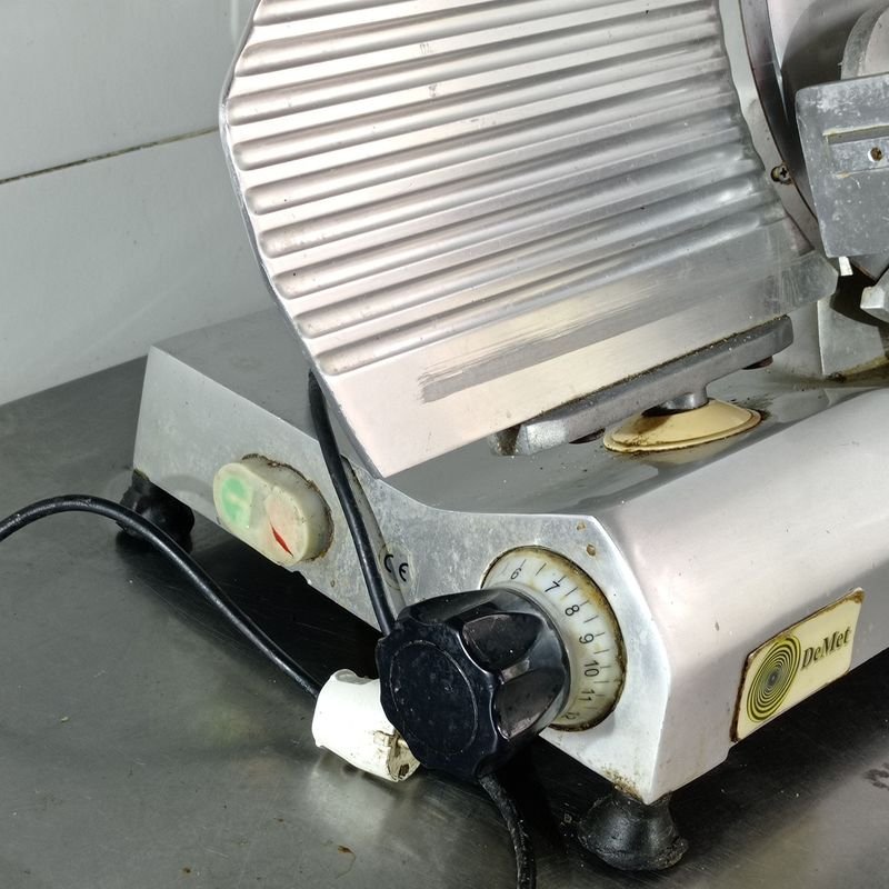 Cortadora de Fiambre marca Demet. - Equipamiento para el hogar - imagen 3