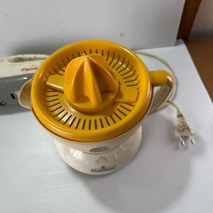 Licuadora Philips, Batidora Manual Pawind y Juguera Magefesa - imagen 5