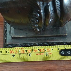 Adorno de Escritorio Busto Gral. Artigas con Pabellones Patrios en Bronce y Madera - imagen 12
