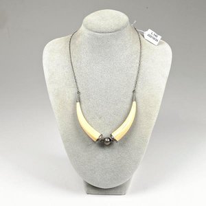 Cadena de Plata con Colmillos de Marfil y Detalle Metálico - imagen 1