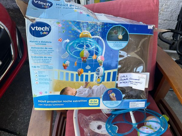 Colgante para cuna VTech con control y juguetes - imagen 1