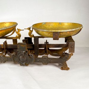 Balanza Antigua de Hierro con Platos de Bronce - imagen 2