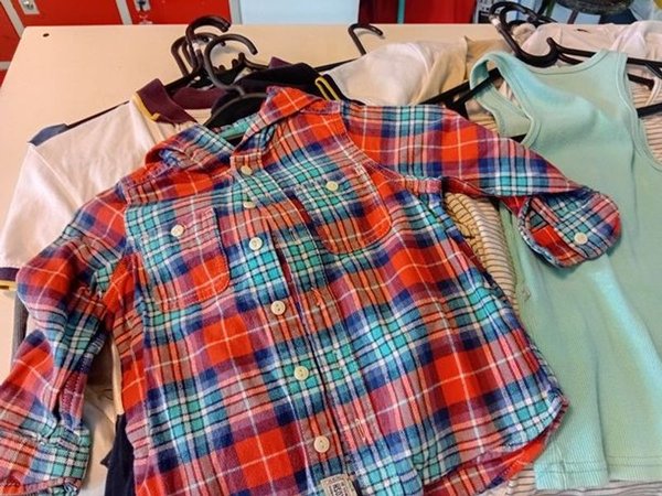 Ropa de mujer variada y estilos - imagen 1