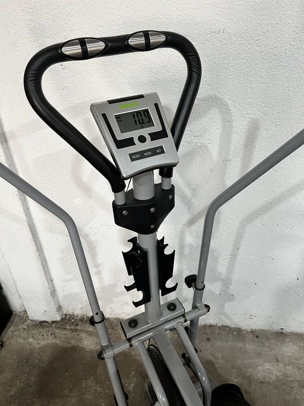 Eliptica Bravo, bicicleta de ejercicio con pantalla y manubrios ajustables - imagen 3