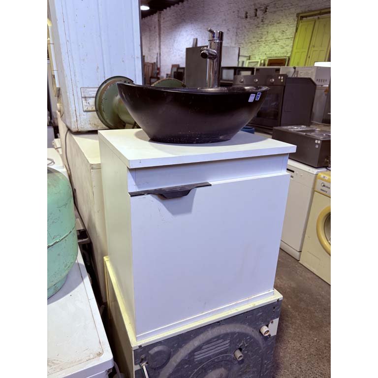 Lote siguiente: Mueble de baño con pileta y grifería