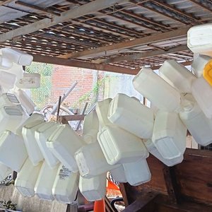 Más de 50 Bidones de 5lts. La mayoría con tapa - imagen 2