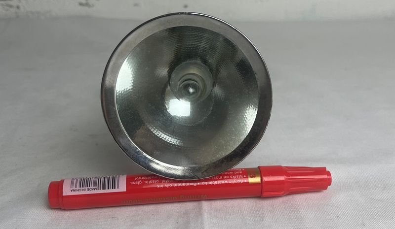 Linterna de metal con placa roja - imagen 7