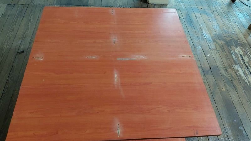 Mesa de sala en madera con características únicas - imagen 2