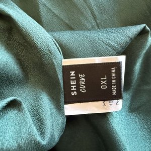 Vestido SHEIN Curve Verde Esmeralda Talla 0XL con Encaje - imagen 3