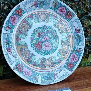 Tres Platos Decorativos Orientales: Dos Estilo Rosa Cantón y Uno Azul y Blanco con Oro - imagen 5