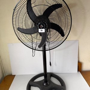 Ventilador de Pie Fox Negro Metálico - imagen 1