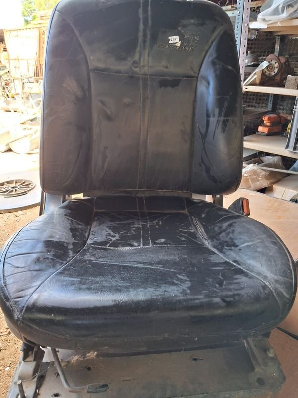 Asiento de automóvil en mal estado - imagen 4