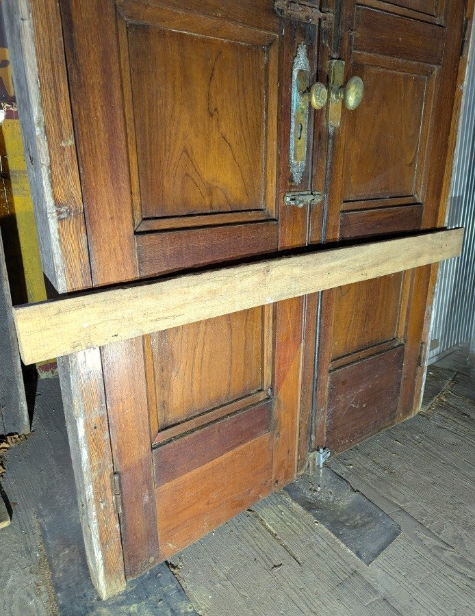 Puerta arqueada de madera con panelado en cedro y marco de pinotea - imagen 11