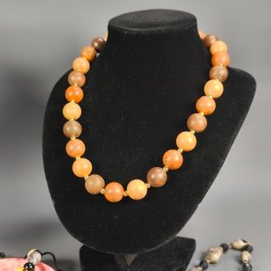 Lote de 13 Piezas de Bijouterie: Pulseras, Dijes y Collares Variados - imagen 4