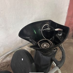 Pileta de Peluquería Negra con Silla - imagen 5