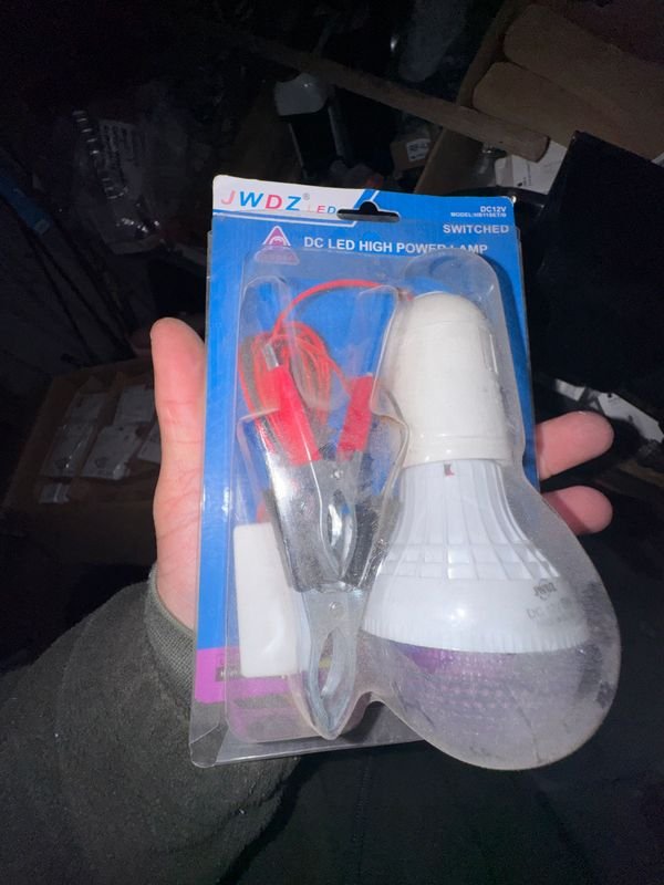 Lámpara LED 12V con Pinzas para Batería