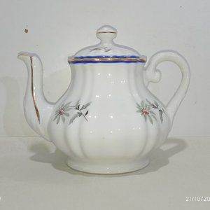 Juego de Té de Porcelana Portuguesa "V.A." con Cafetera, Azucarero y 6 Tazas con Platillos - imagen 5