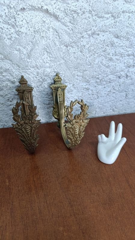 Lote siguiente: Apliques en Bronce con Motivos de Laurel
